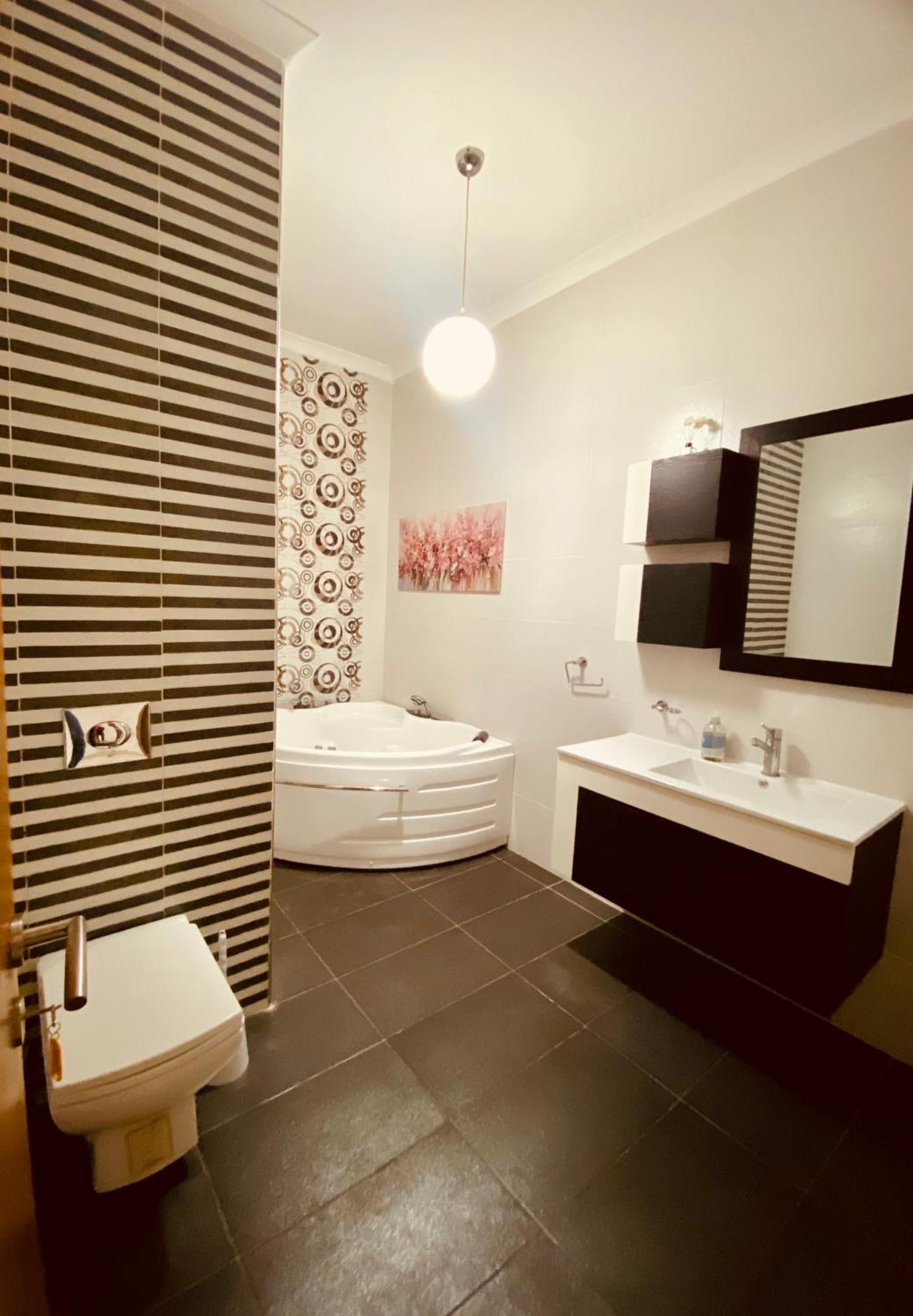 Bugibba Central Modern Apartment Bahía de San Pablo Exterior foto